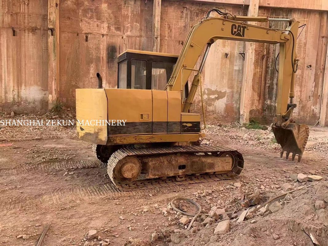 Использованный экскаватор CAT E70B в Японии с мини-размерами экскаватора и оригинальным японским двигателем