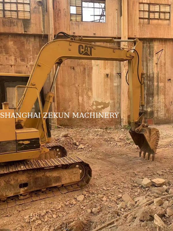 Использованный экскаватор CAT E70B в Японии с мини-размерами экскаватора и оригинальным японским двигателем