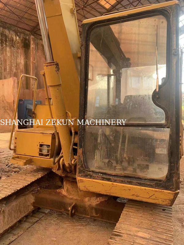 Использованный экскаватор CAT E70B в Японии с мини-размерами экскаватора и оригинальным японским двигателем