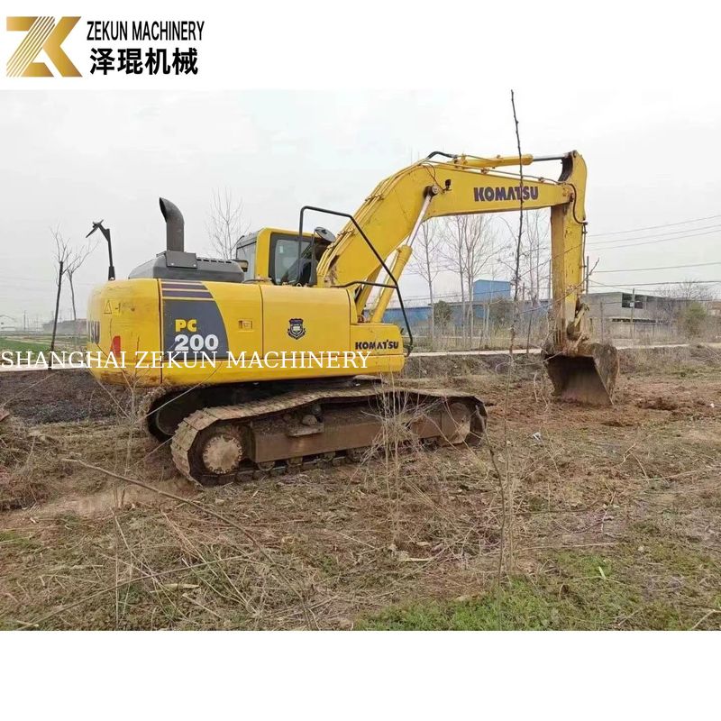 Использованный экскаватор Komatsu PC200-8MO 2001-4000 часов Средний размер