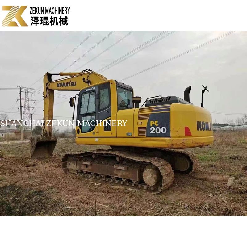 Использованный экскаватор Komatsu PC200-8MO 2001-4000 часов Средний размер