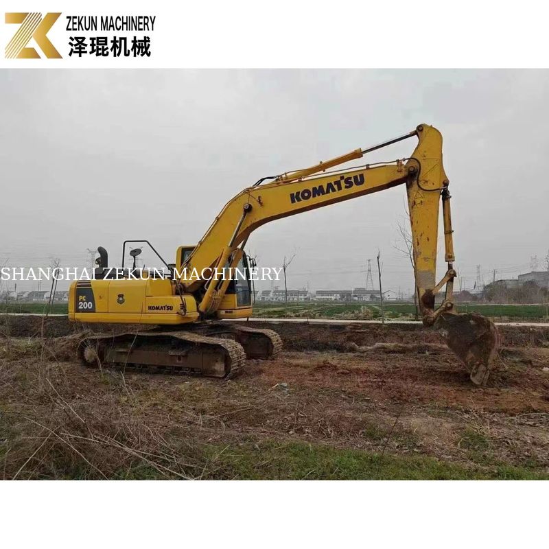 Использованный экскаватор Komatsu PC200-8MO 2001-4000 часов Средний размер