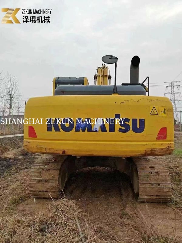 Использованный экскаватор Komatsu PC200-8MO 2001-4000 часов Средний размер