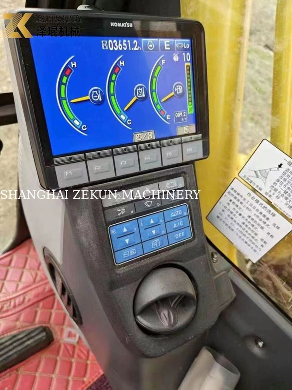 Использованный экскаватор Komatsu PC200-8MO 2001-4000 часов Средний размер