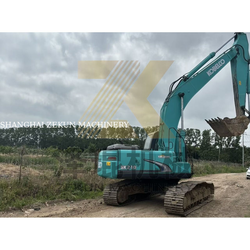 В хорошем состоянии подержанная экскаваторная машина Kobelco SK210-8 21 ТОН в Шанхае с двигателем и годом HINO 2020 года