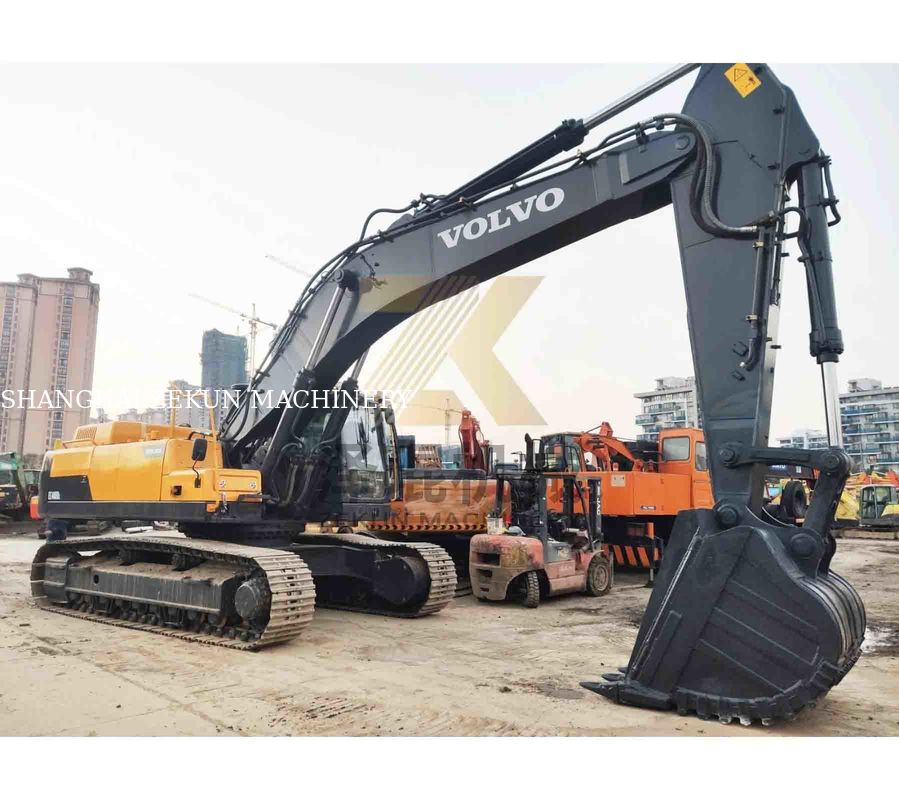 Использованный экскаватор VOLVO EC480DL мощностью 270 кВт и емкостью 1,77 3,8 м3