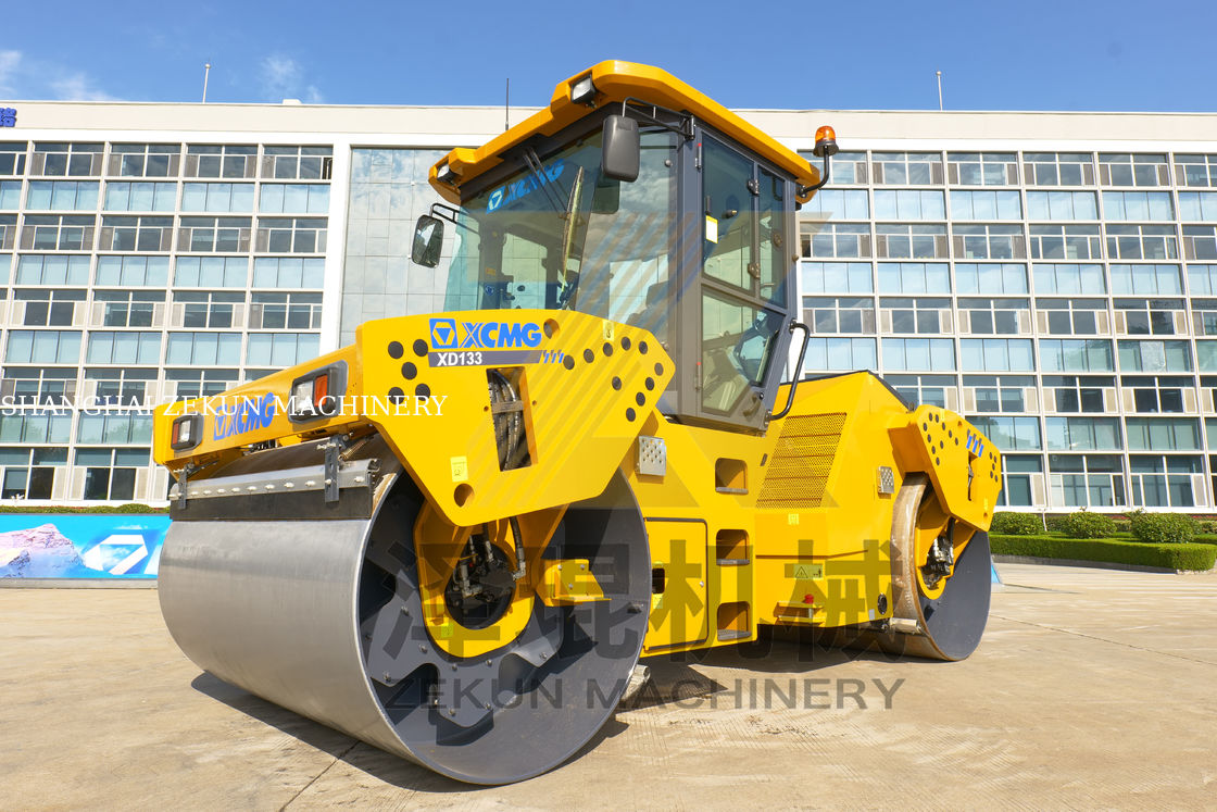 13тонна XCMG XD133 Двойной барабанный ролик Китай III этап дорожное строительное оборудование