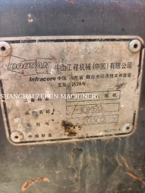 Экскаватор Doosan DX60 2013 года выпуска с гидравлическим давлением 27,5 МПа и максимальной высотой копания 800 мм