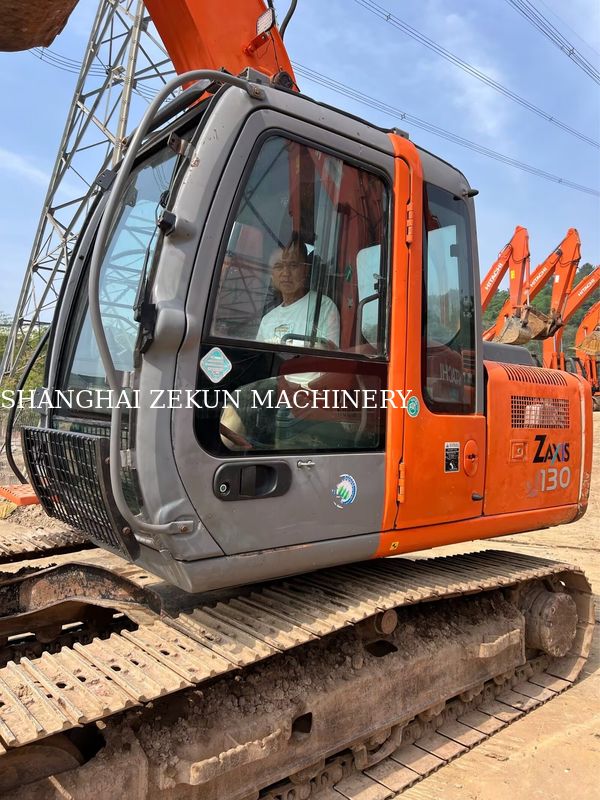 Использованный экскаватор Hitachi ZX130-6 с наработкой 11053 часа, длина стрелы 4,6 м, гидравлическое давление 34,3 МПа
