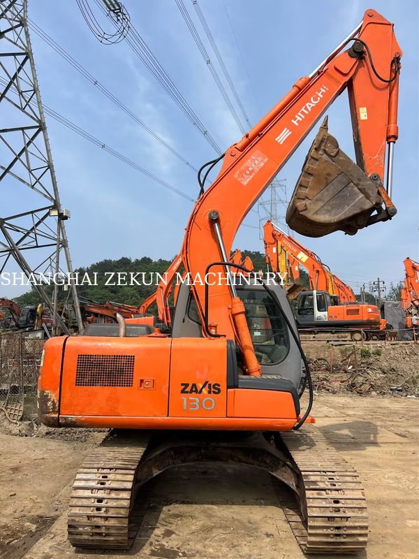 Использованный экскаватор Hitachi ZX130-6 с наработкой 11053 часа, длина стрелы 4,6 м, гидравлическое давление 34,3 МПа